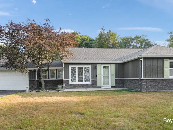 2579 Lynhurst Street NE, Belmont, MI 49306