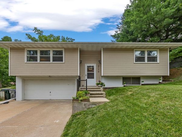 2179 Coldstream Avenue NE, Cedar Rapids, IA 52402