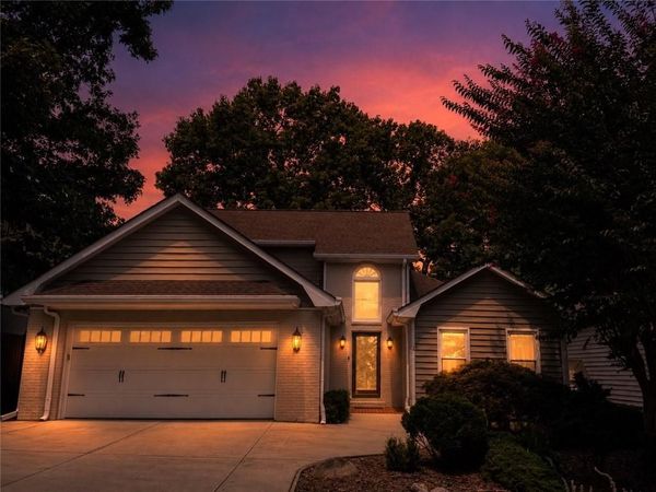 10120 Kinross Road , Roswell, GA 30076