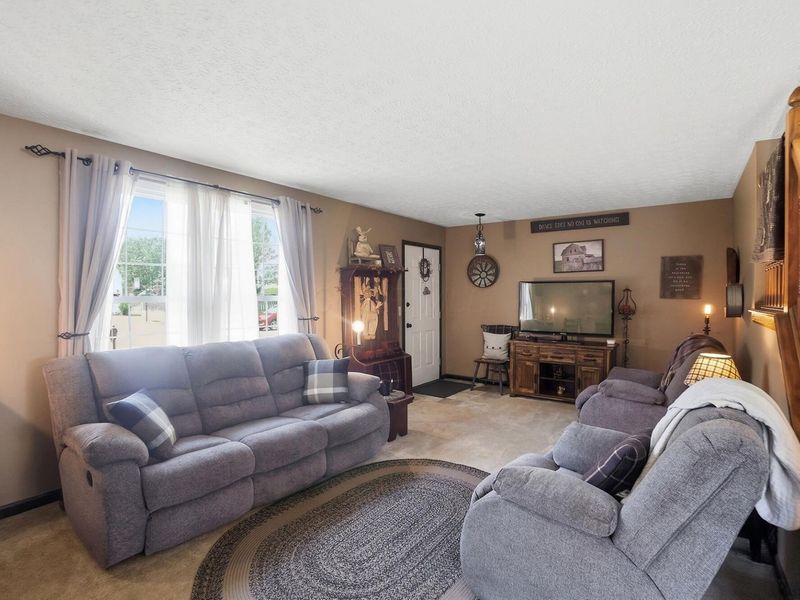 9000 Marchbank Lane , Lewis Center, OH 43035 Photo 4