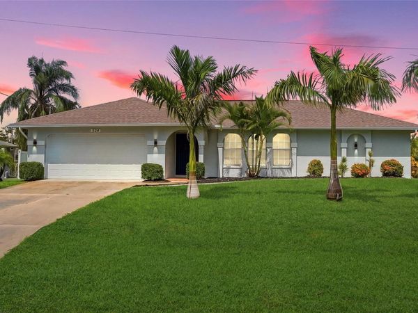 524 SE 8TH PLACE , CAPE CORAL, FL 33990