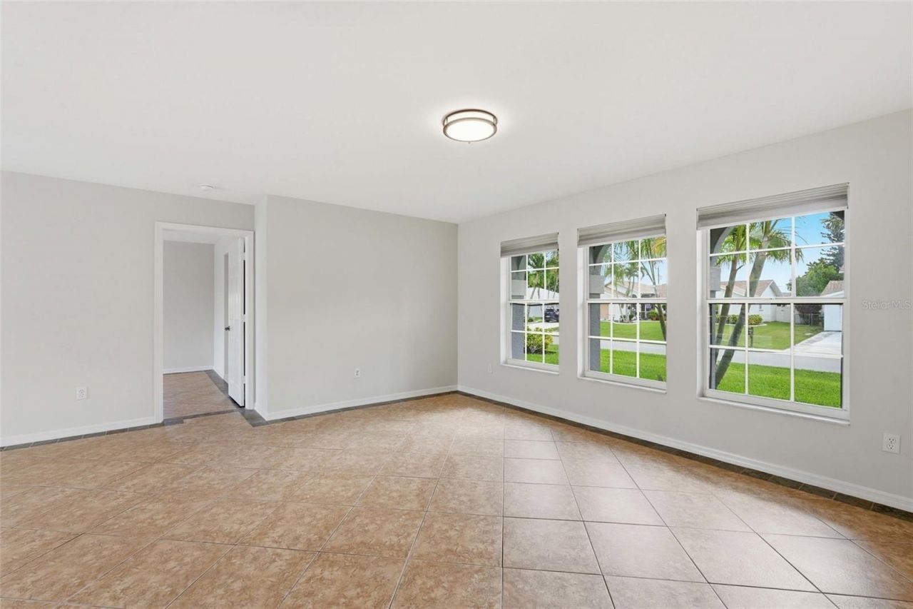 524 SE 8th Place, Cape Coral, FL 33990 Photo
