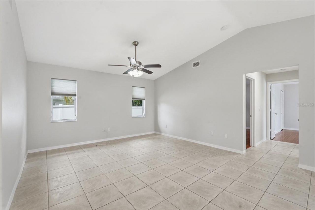524 SE 8th Place, Cape Coral, FL 33990 Photo