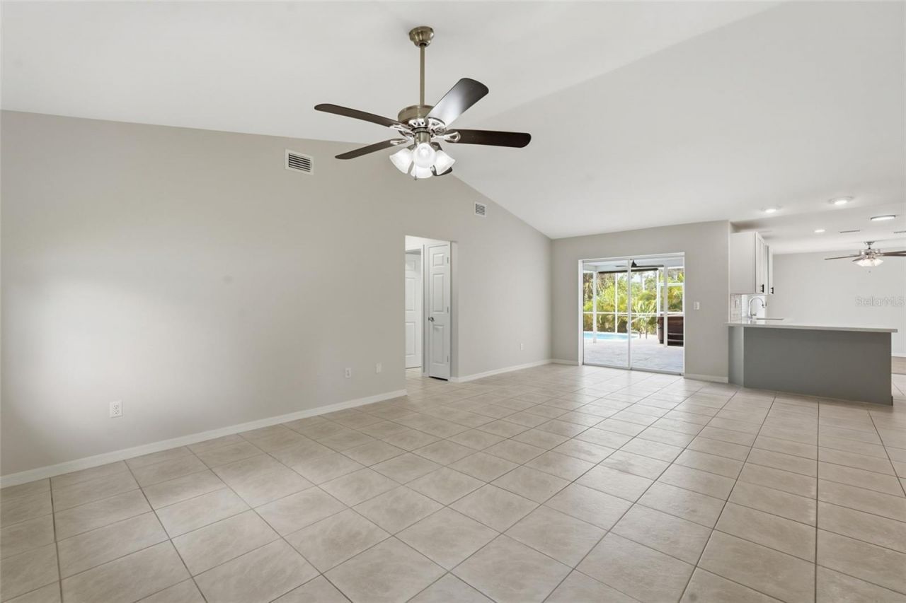 524 SE 8th Place, Cape Coral, FL 33990 Photo