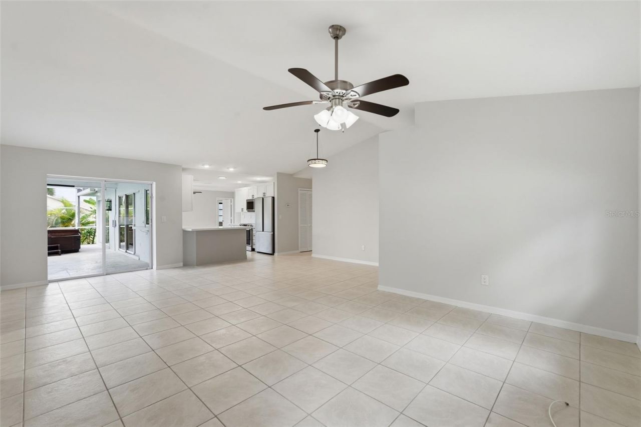 524 SE 8th Place, Cape Coral, FL 33990 Photo