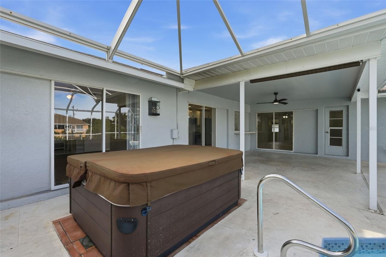 524 SE 8th Place, Cape Coral, FL 33990 Photo