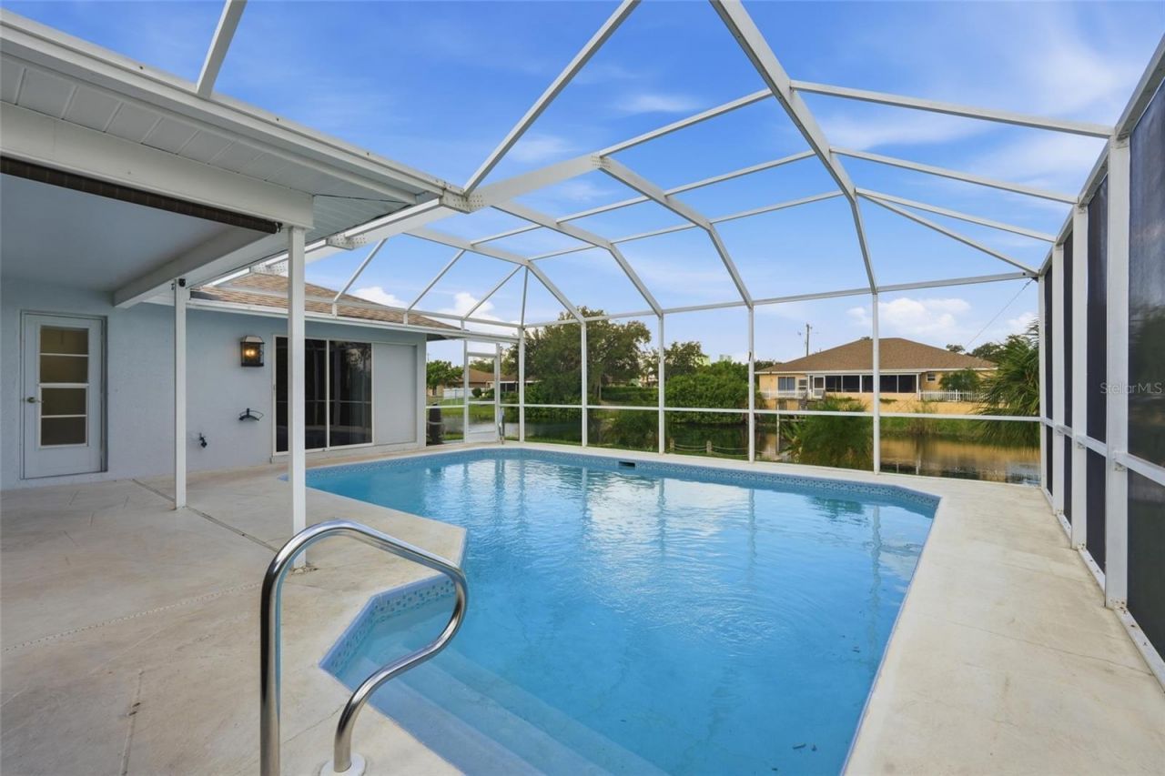 524 SE 8th Place, Cape Coral, FL 33990 Photo