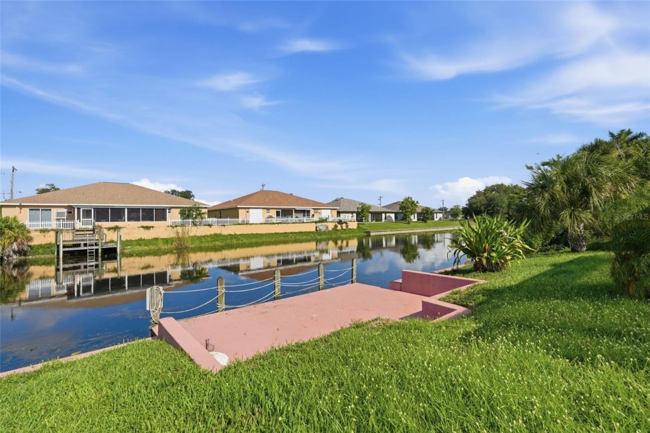 524 SE 8th Place, Cape Coral, FL 33990 Photo