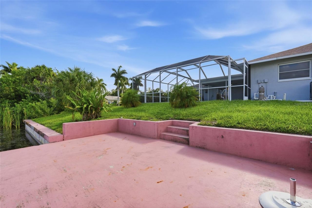 524 SE 8th Place, Cape Coral, FL 33990 Photo