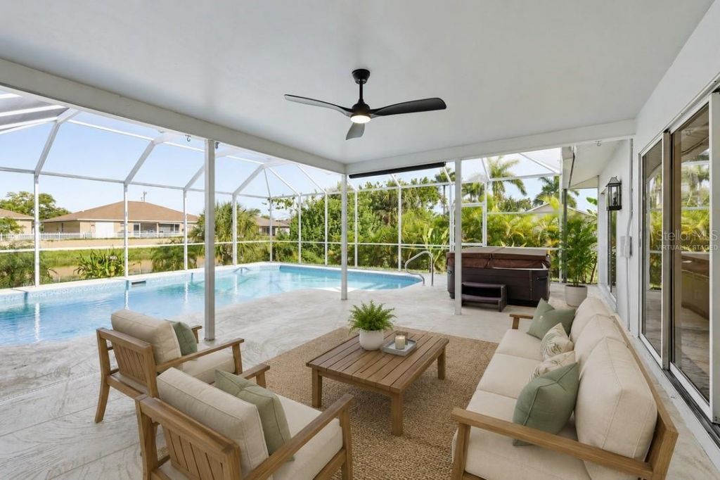 524 SE 8th Place, Cape Coral, FL 33990 Photo
