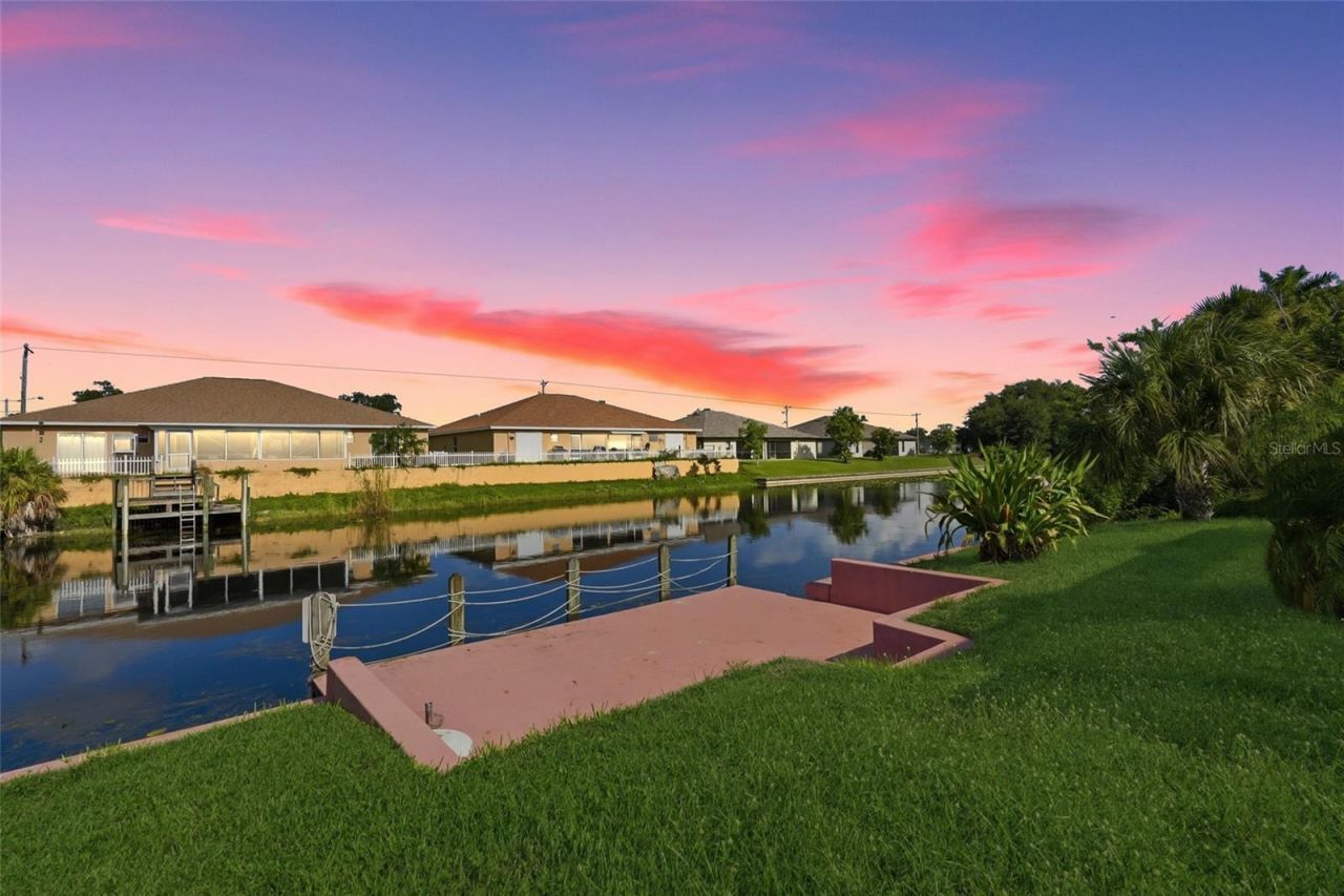 524 SE 8th Place, Cape Coral, FL 33990 Photo