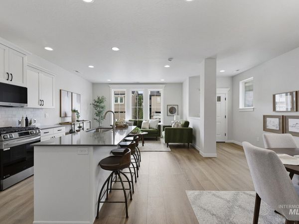 423 N Zimmerman Way, Meridian, ID 83642