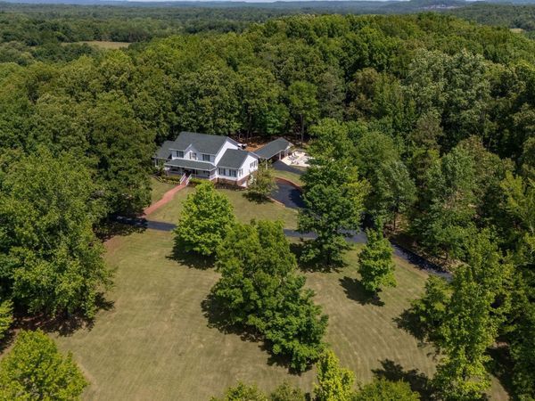 2288 Billy Nance Blvd , Clifton, TN 38425