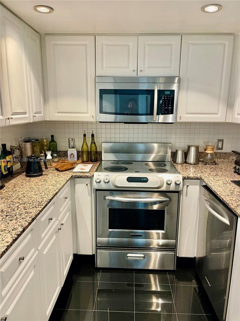 7800 Collins Ave, Unit 309, Miami Beach, FL 33141 Photo