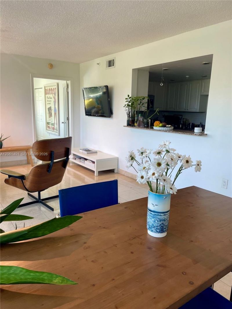 7800 Collins Ave, Unit 309, Miami Beach, FL 33141 Photo