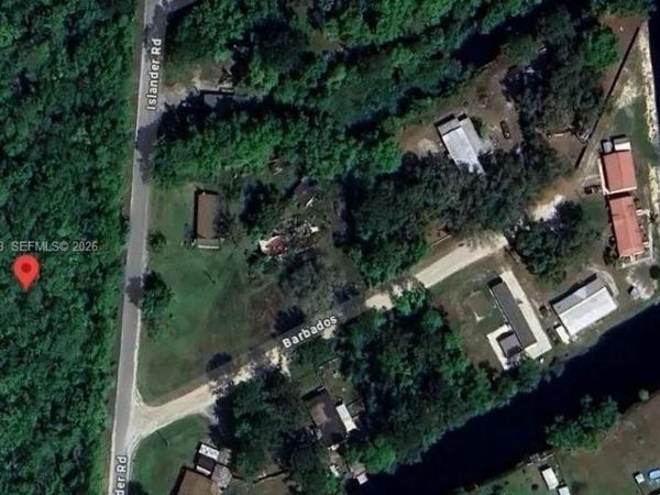 137 Islander Rd , Satsuma, FL 32189