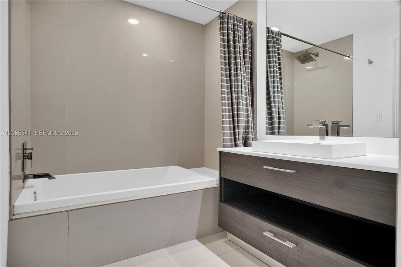55 SW 9th St , Unit 3504, Miami, FL 33130 Photo