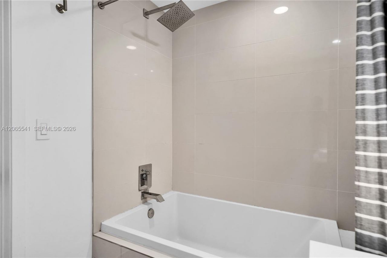 55 SW 9th St , Unit 3504, Miami, FL 33130 Photo