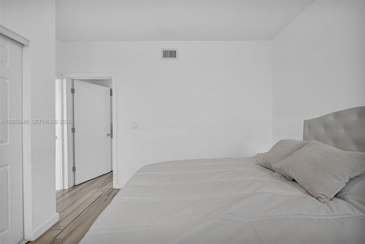 1560 Meridian Ave , Unit 207, Miami Beach, FL 33139 Photo