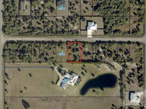 650 SW Windy Cove Street , Palm Bay, FL 32908