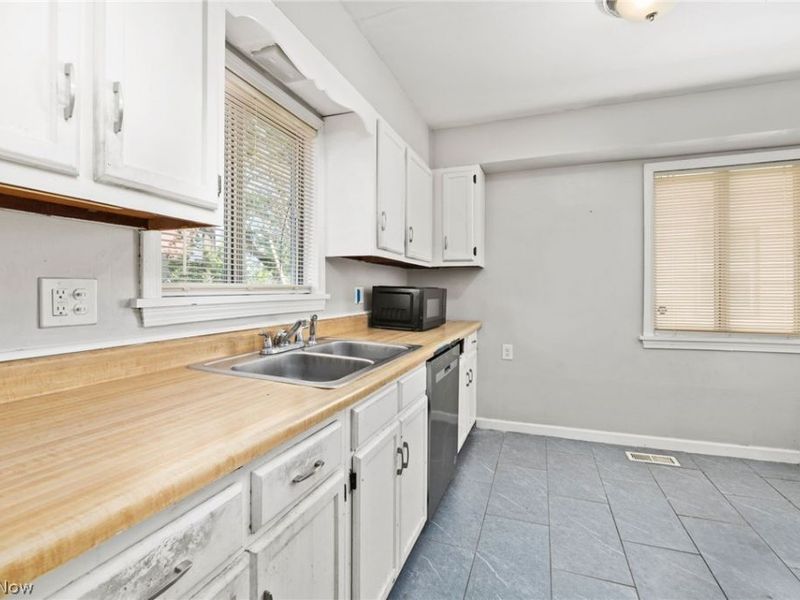 4190 Victory Boulevard, Cleveland, OH 44135 Photo 9
