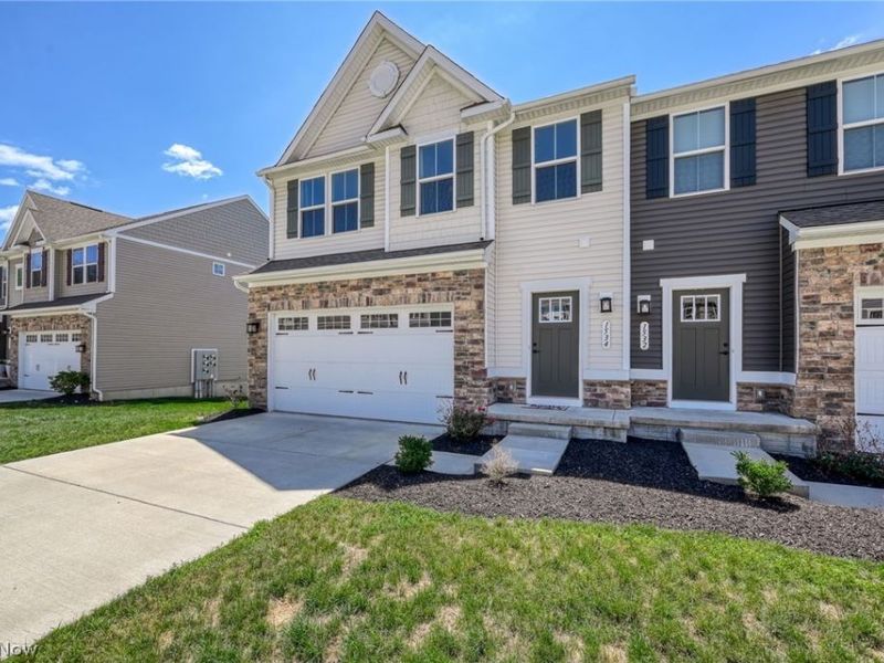 1534 Spruce Hill Drive, Stow, OH 44224 Photo 2