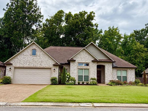 351 Copper Creek Drive , Jackson, TN 38305