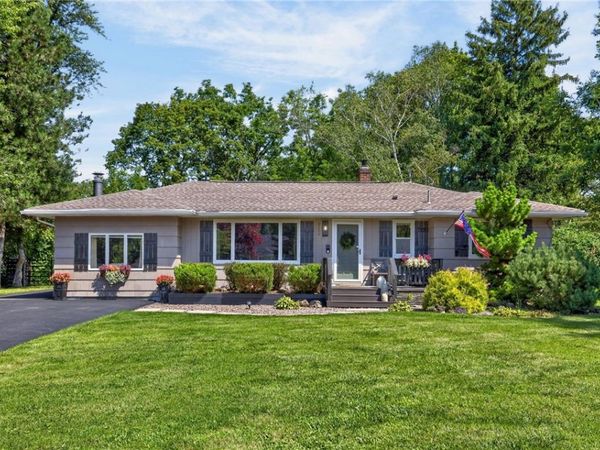 812 Embury Road , Rochester, NY 14526