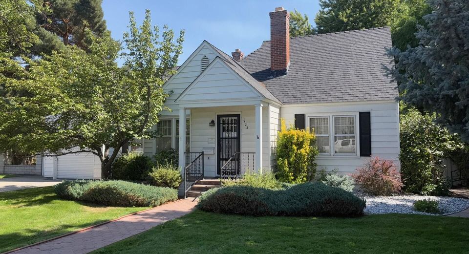 923 W Robinson Street, Carson City, NV 89703 Photo