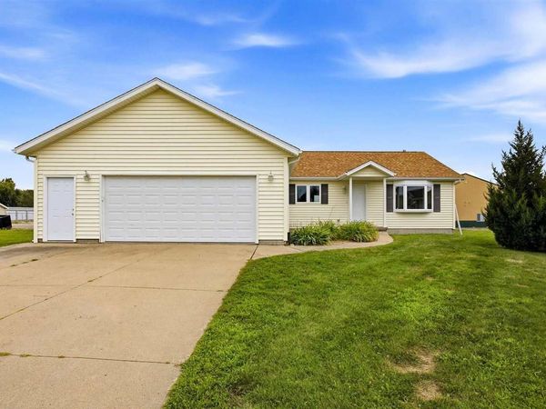 181 & 171 Bear Creek Ct, Palo, IA 52324