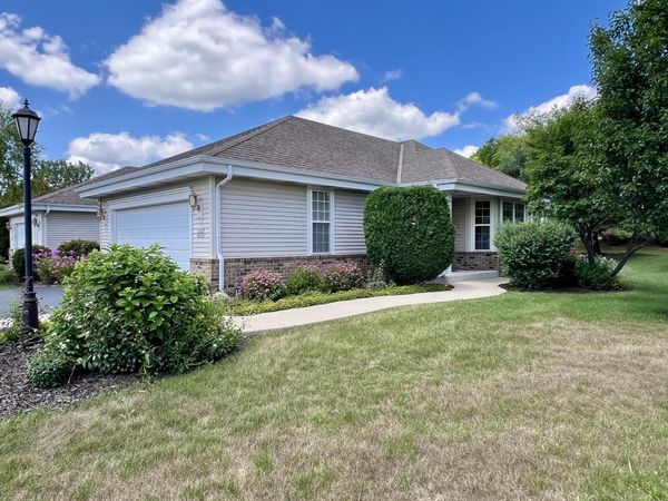 W141N9757 Knollcrest CIRCLE, Germantown, WI 53022