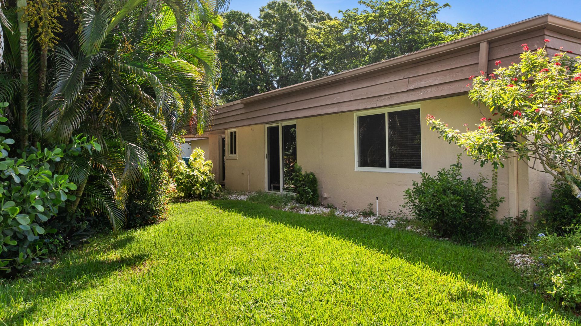 6207 Jacaranda Circle, Tamarac, FL 33319 Photo