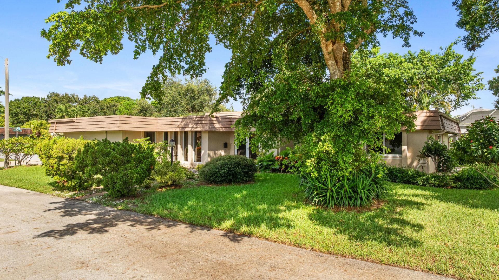 6207 Jacaranda Circle, Tamarac, FL 33319 Photo