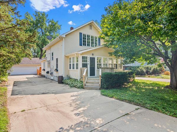 536 Hiawatha Avenue, Mendota Heights, MN 55118
