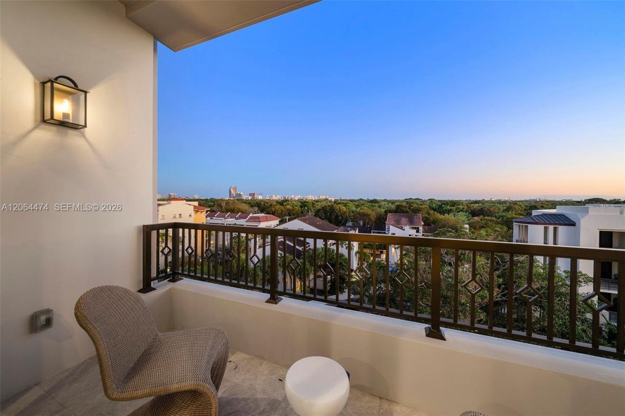701 Valencia Ave , Unit 401, Coral Gables, FL 33134 Photo