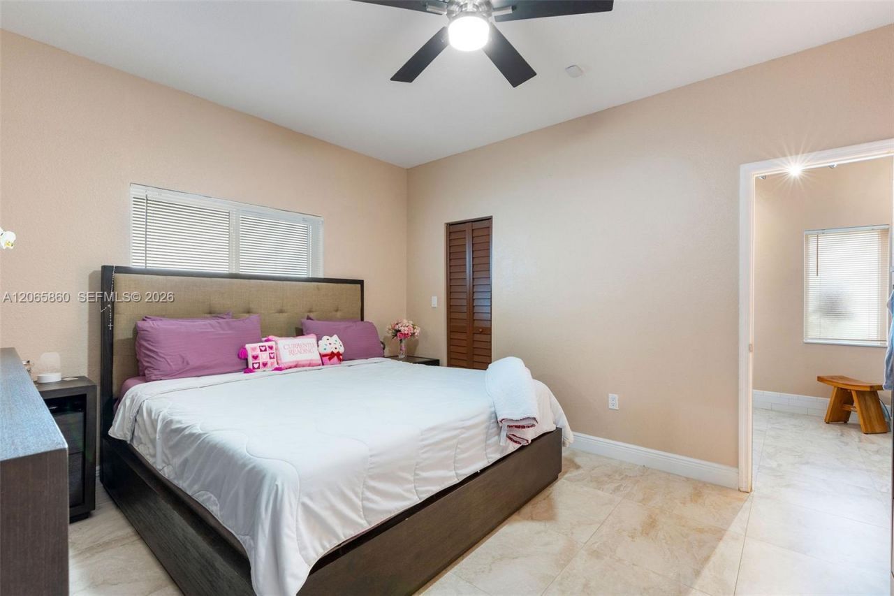 15717 SW 138th Ter, Miami, FL 33196 Photo