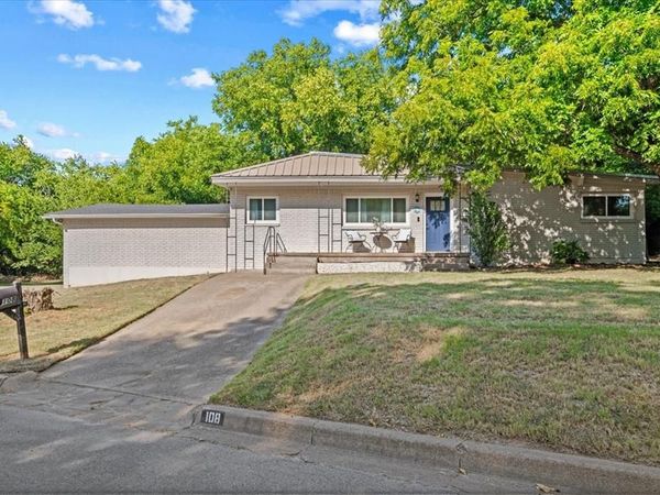 108 Clinton Drive, Weatherford, TX 76086