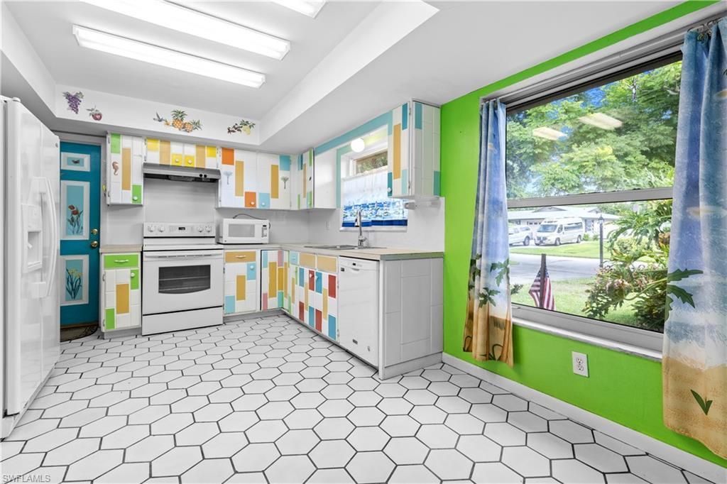 1330 SE 44th Ter, Cape Coral, FL 33904 Photo