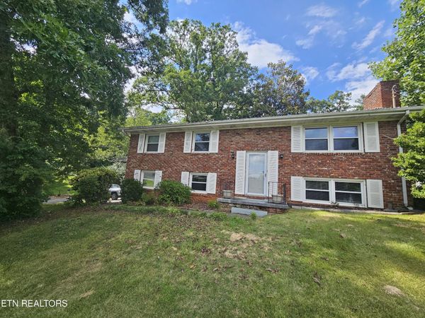 1725 S Forest Drive, Knoxville, TN 37920