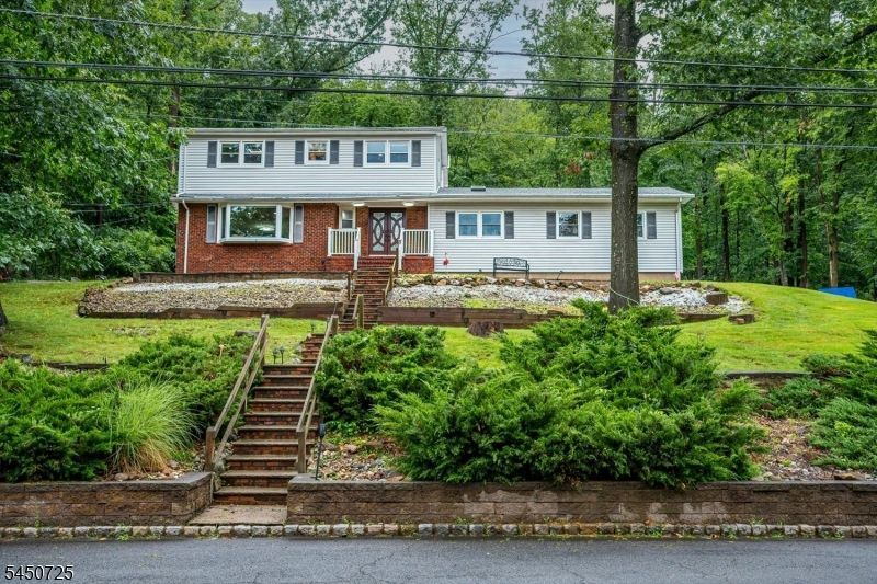 40 Longview Dr, Green Brook, NJ 08812 Main Photo