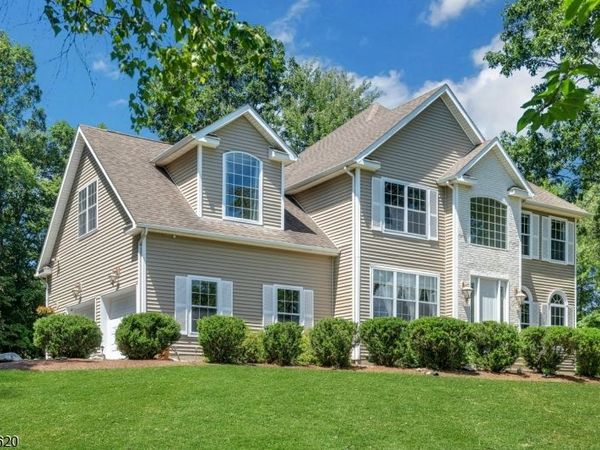 6 Sabine Ln, Hardyston, NJ 07416