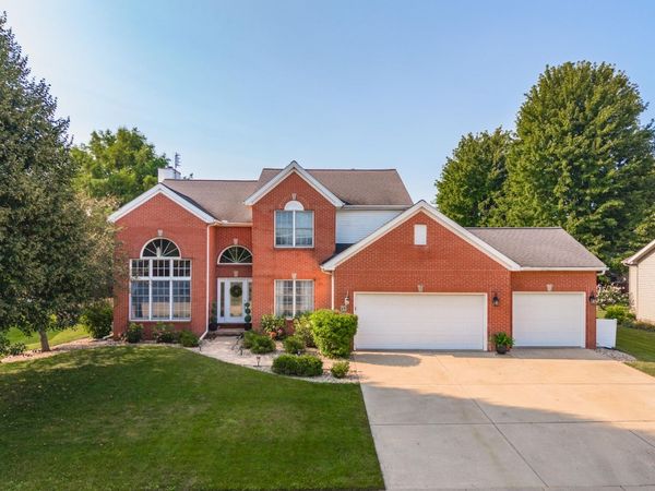 17 Waterside Circle , Bloomington, IL 61704