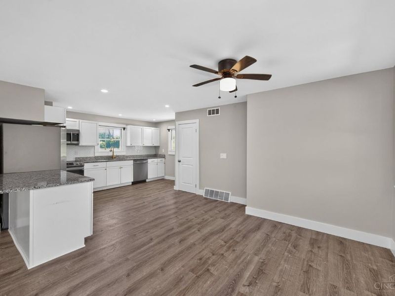 8261 Morrow Cozaddale Road, Hamilton Twp, OH 45152 Photo 16