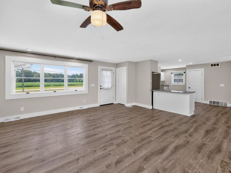 8261 Morrow Cozaddale Road, Hamilton Twp, OH 45152 Photo 7