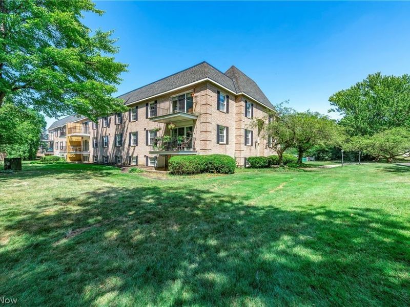 1155 Charter Oak Lane, Unit 304, Westlake, OH 44145 Photo 2