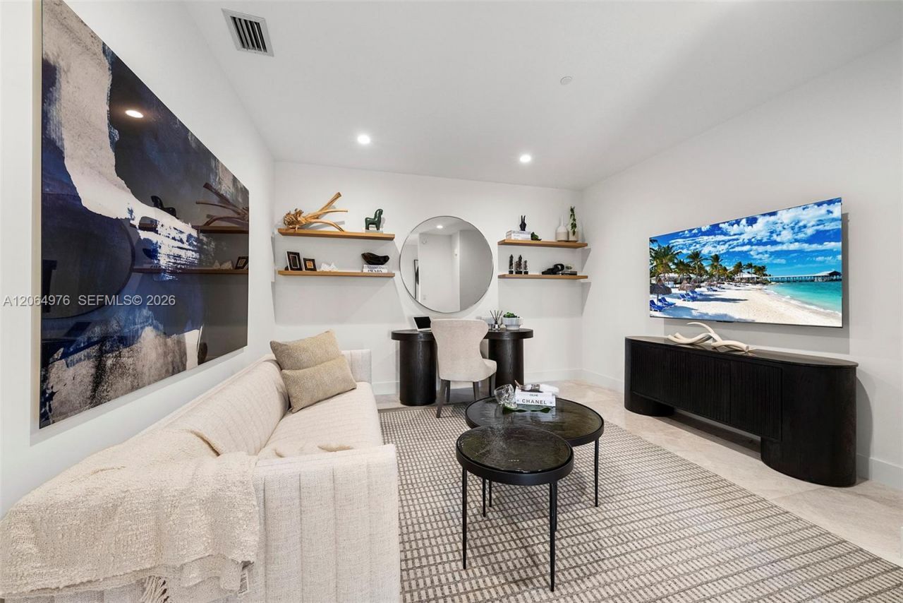 701 Valencia Ave , Unit 404, Coral Gables, FL 33134 Photo