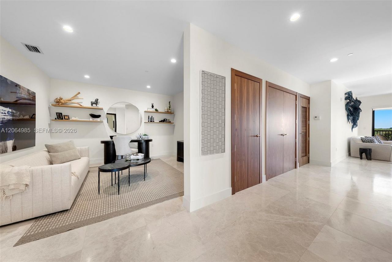 701 Valencia Ave , Unit 405, Coral Gables, FL 33134 Photo