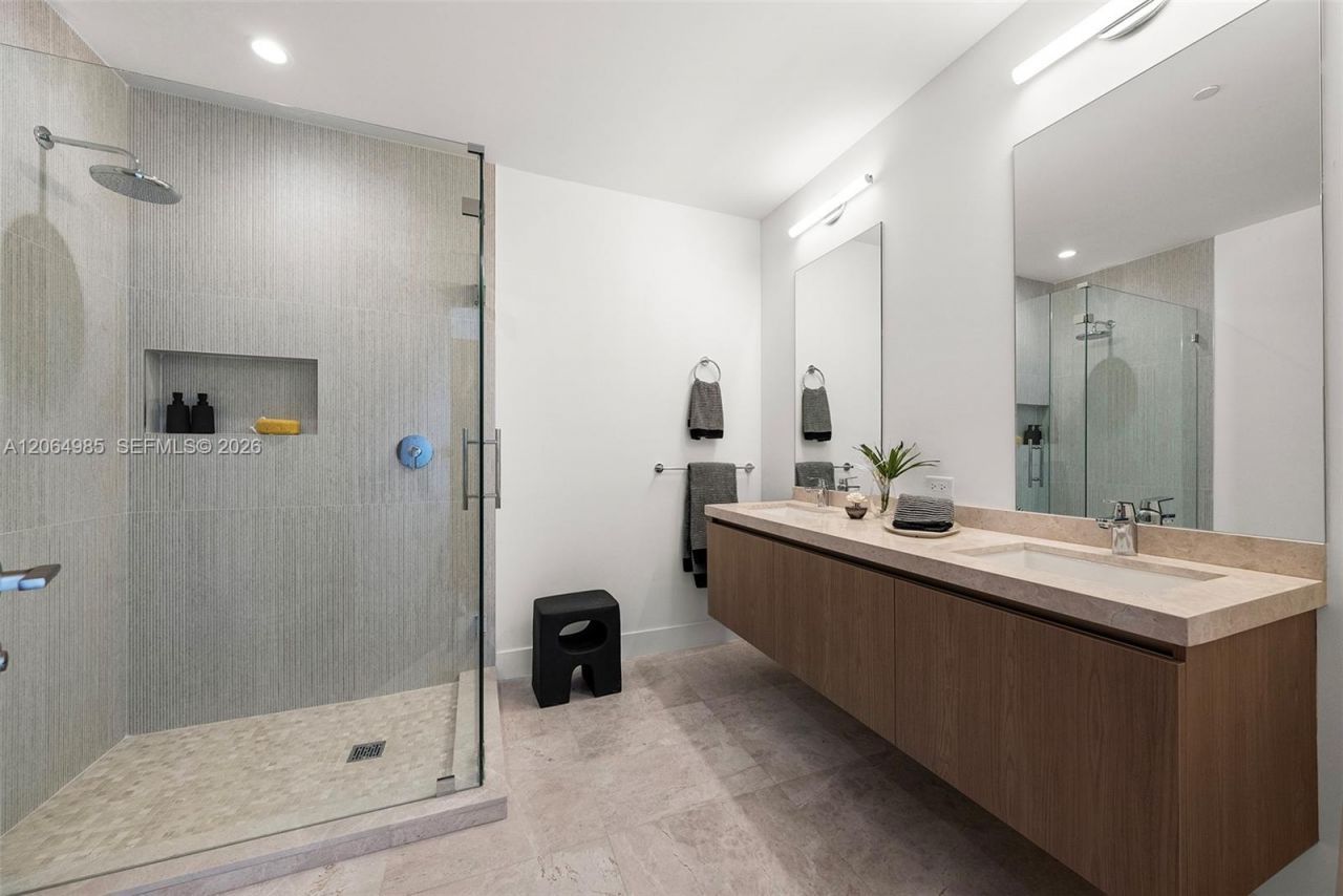 701 Valencia Ave , Unit 405, Coral Gables, FL 33134 Photo