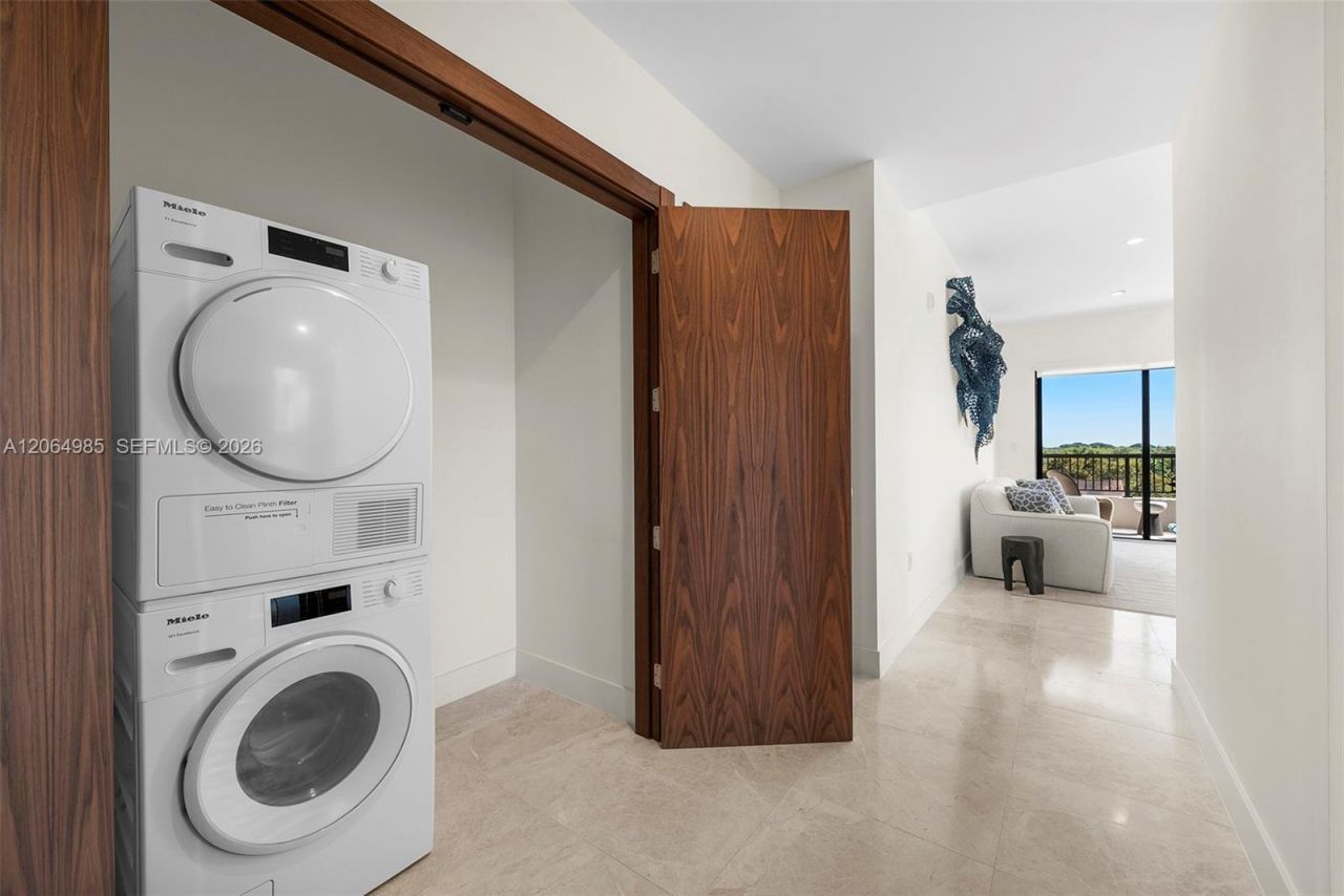 701 Valencia Ave , Unit 405, Coral Gables, FL 33134 Photo