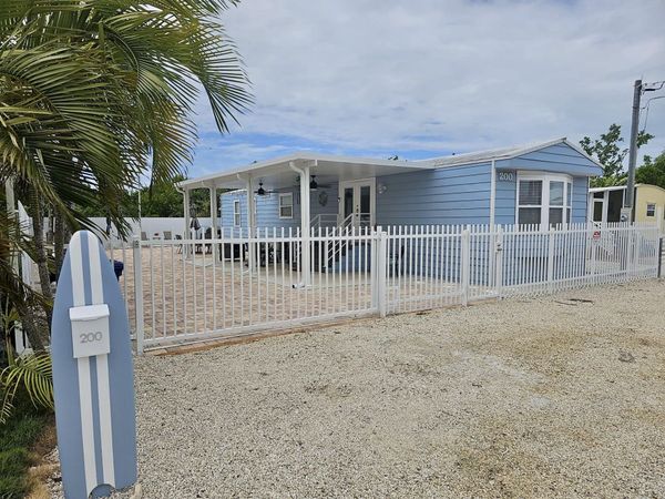 200 Buttonwood Avenue, KEY LARGO, FL 33037